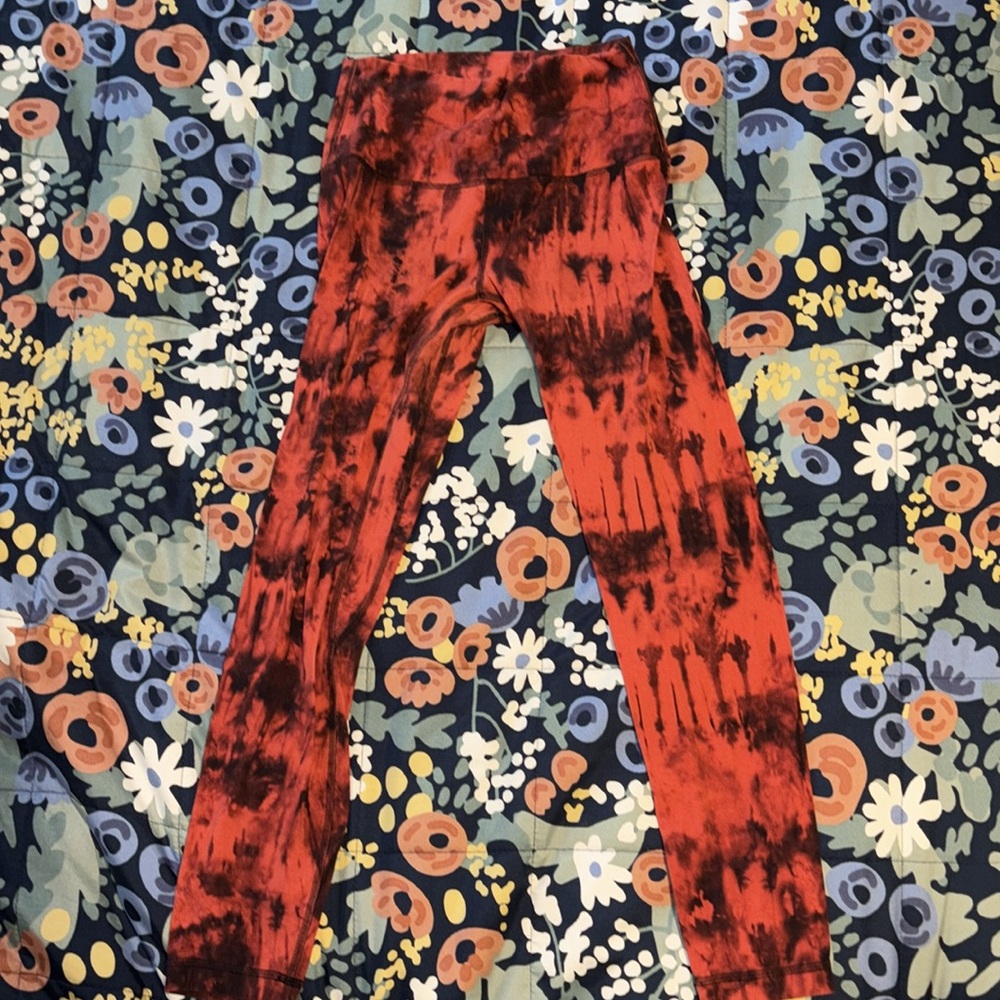 Lululemon sz 6 Red and Black Tie-Dye leggings